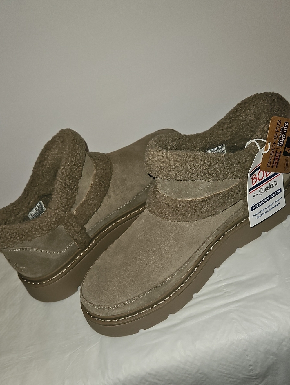 BOBS Sketchers - Comfort Slip-On Women's Boots in Beige
